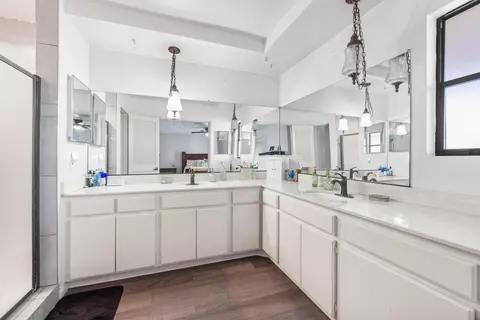 Bath - 208 Eagle Ln, Palmdale, CA 93551 photo 2 of 3