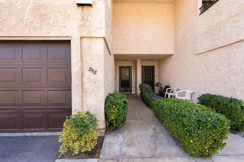 Exterior - 208 Eagle Ln, Palmdale, CA 93551 photo 4 of 16