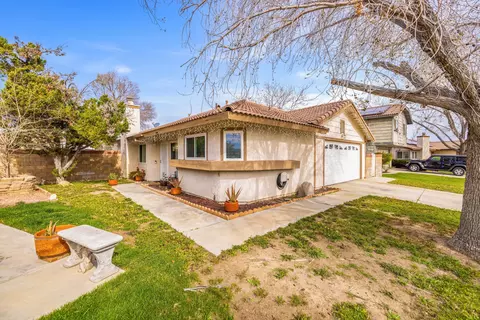 43733 Bravo Ln, Lancaster, CA 93535 photo 2