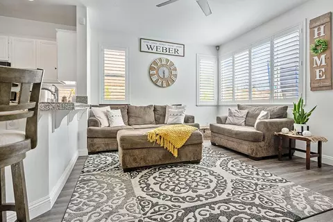 Living - 30414 Sequoia Ct, Castaic, CA 91384 photo 4 of 8