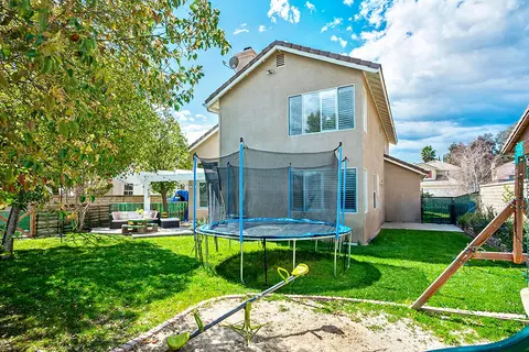 Exterior - 30414 Sequoia Ct, Castaic, CA 91384 photo 12 of 12