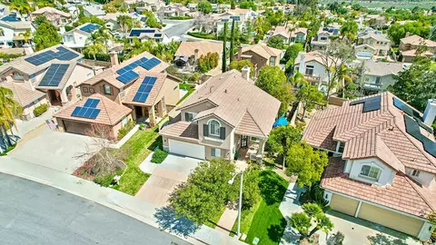 Exterior - 30414 Sequoia Ct, Castaic, CA 91384 photo 5 of 12