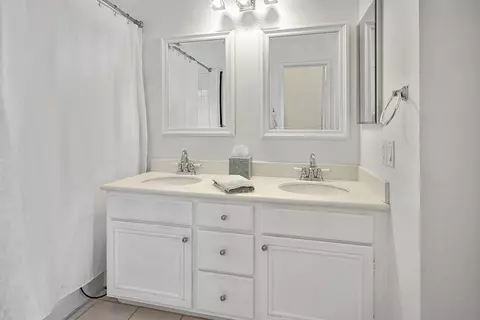 Bath - 30414 Sequoia Ct, Castaic, CA 91384 photo 4 of 5