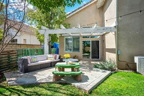 Exterior - 30414 Sequoia Ct, Castaic, CA 91384 photo 10 of 12