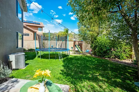 Exterior - 30414 Sequoia Ct, Castaic, CA 91384 photo 11 of 12