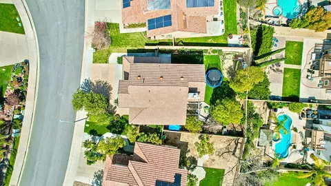Exterior - 30414 Sequoia Ct, Castaic, CA 91384 photo 6 of 12