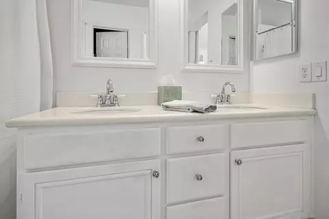 Bath - 30414 Sequoia Ct, Castaic, CA 91384 photo 5 of 5