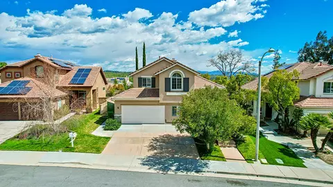 Exterior - 30414 Sequoia Ct, Castaic, CA 91384 photo 3 of 12