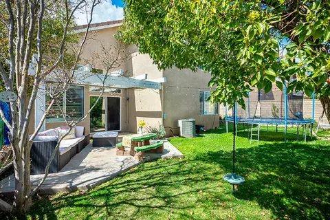 Exterior - 30414 Sequoia Ct, Castaic, CA 91384 photo 9 of 12
