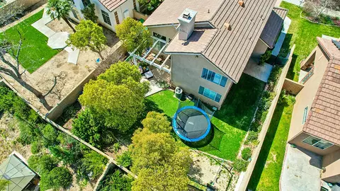 Exterior - 30414 Sequoia Ct, Castaic, CA 91384 photo 7 of 12