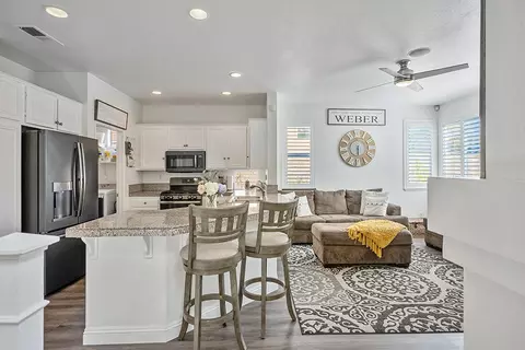 Living - 30414 Sequoia Ct, Castaic, CA 91384 photo 3 of 8