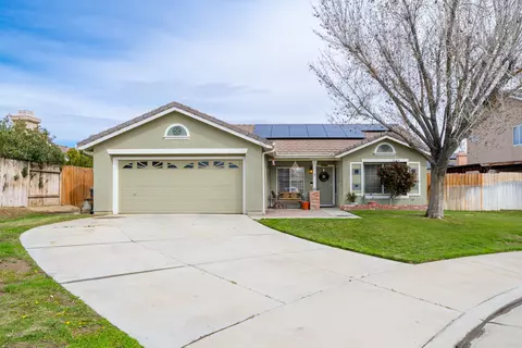3825 Park Vista Ct, Rosamond, CA 93560