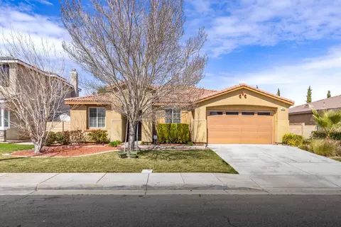 1241 Wellington Dr, Palmdale, CA 93551
