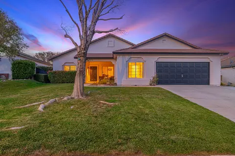 4625 Cinnabar Ave, Palmdale, CA 93551