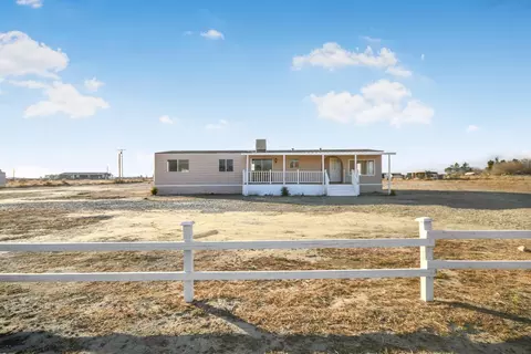 7720 Holiday Ave, Rosamond, CA 93560
