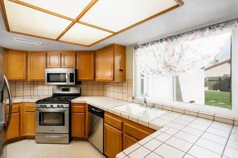 Kitchen - 1621 Crestview Ct, Lancaster, CA 93535 photo 1 of 3