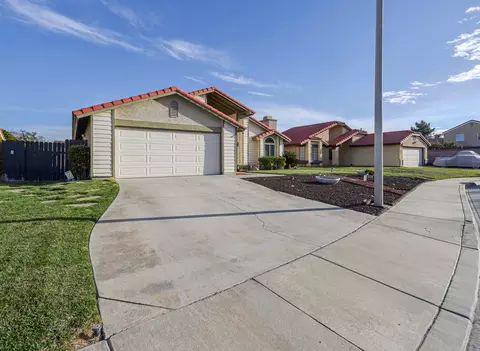 Exterior - 1621 Crestview Ct, Lancaster, CA 93535 photo 2 of 8
