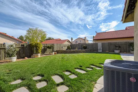 Exterior - 1621 Crestview Ct, Lancaster, CA 93535 photo 5 of 8