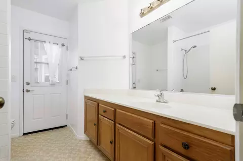Bath - 1621 Crestview Ct, Lancaster, CA 93535 photo 2 of 3