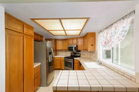 Kitchen - 1621 Crestview Ct, Lancaster, CA 93535 photo 2 of 3