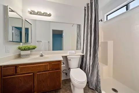 Bath - 4103 Adobe Dr, Palmdale, CA 93552 photo 2 of 2