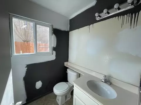 Bath - 2331 Kildare St E, Lancaster, CA 93535 photo 1 of 3