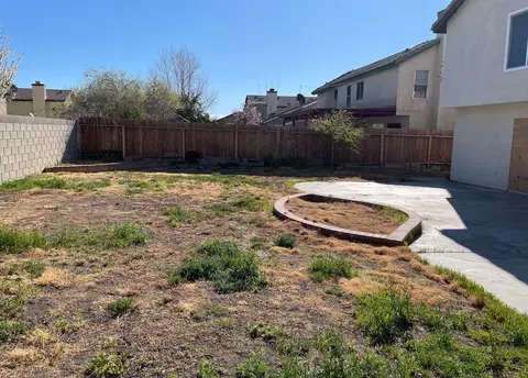 Exterior - 2331 Kildare St E, Lancaster, CA 93535 photo 5 of 5