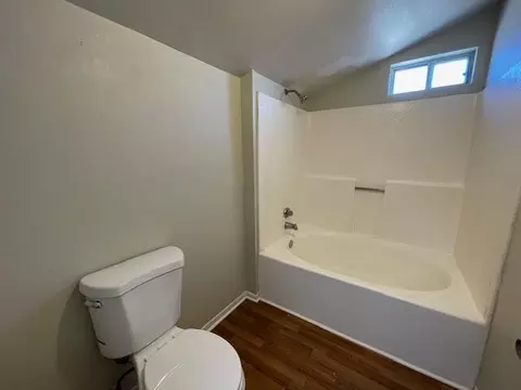 Bath - 2331 Kildare St E, Lancaster, CA 93535 photo 2 of 3