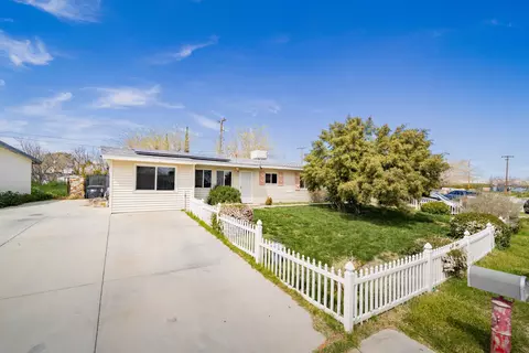 Exterior - 15901 Rexroth Dr, Mojave, CA 93501 photo 3 of 7