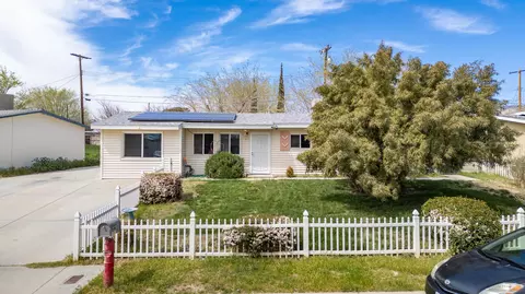 15901 Rexroth Dr, Mojave, CA 93501