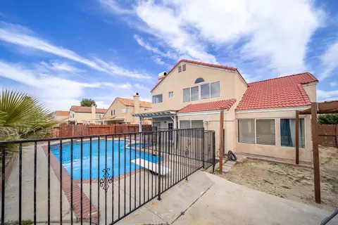 Exterior - 38101 52nd St E, Palmdale, CA 93552 photo 3 of 4