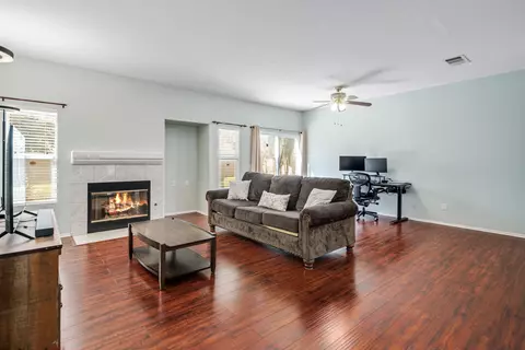 1752 Windermere Dr, Lancaster, CA 93534