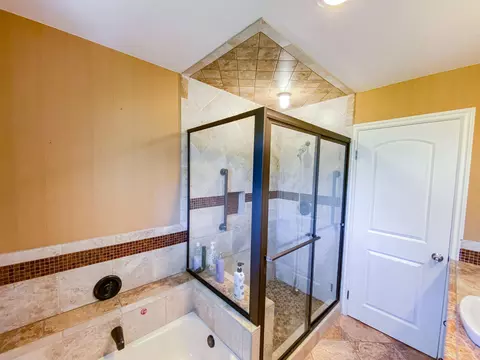 Bath - 44848 Kingtree Ave, Lancaster, CA 93534 photo 2 of 3
