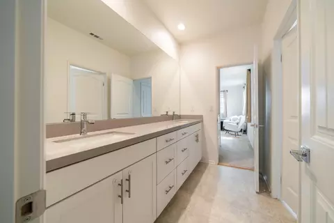 Bath - 2155 Rockrose St, Palmdale, CA 93551 photo 2 of 7