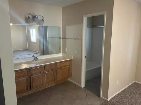 45829 Suffolk Dr, Lancaster, CA 93534 photo 11