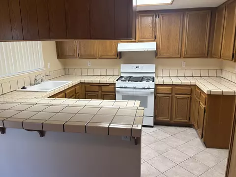 45829 Suffolk Dr, Lancaster, CA 93534 photo 4