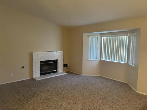 45829 Suffolk Dr, Lancaster, CA 93534 photo 2