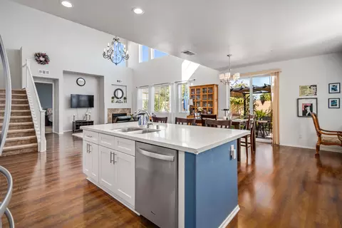Kitchen - 43928 Windrose Pl, Lancaster, CA 93536 photo 4 of 5