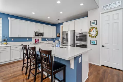 Kitchen - 43928 Windrose Pl, Lancaster, CA 93536 photo 2 of 5