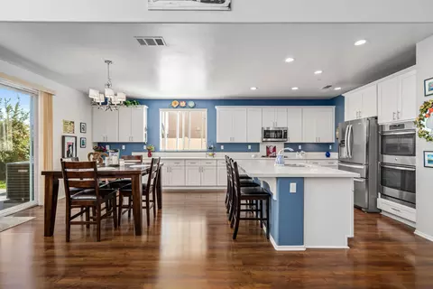 Kitchen - 43928 Windrose Pl, Lancaster, CA 93536 photo 1 of 5