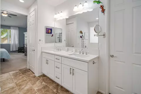 Bath - 43928 Windrose Pl, Lancaster, CA 93536 photo 4 of 6