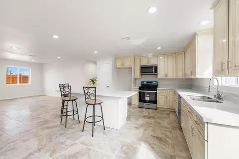 8700 Aspen Ave, California City, CA 93505