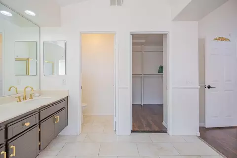 Bath - 40532 Gorham Ln, Palmdale, CA 93551 photo 3 of 6