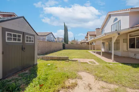 Exterior - 40532 Gorham Ln, Palmdale, CA 93551 photo 5 of 7