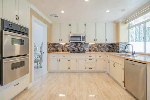 Kitchen - 40532 Gorham Ln, Palmdale, CA 93551 photo 1 of 4