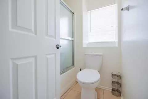 Bath - 40532 Gorham Ln, Palmdale, CA 93551 photo 6 of 6