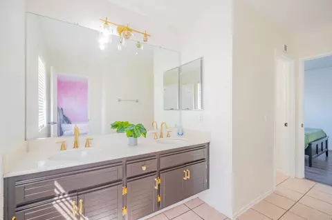 Bath - 40532 Gorham Ln, Palmdale, CA 93551 photo 5 of 6