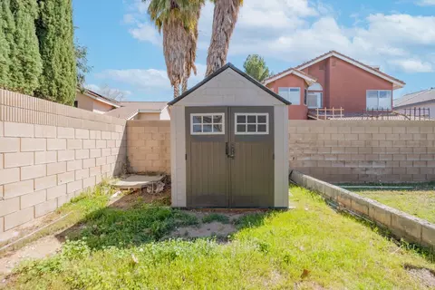 Exterior - 40532 Gorham Ln, Palmdale, CA 93551 photo 4 of 7
