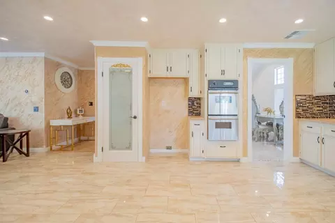 Kitchen - 40532 Gorham Ln, Palmdale, CA 93551 photo 3 of 4