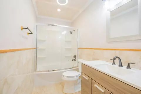 Bath - 40532 Gorham Ln, Palmdale, CA 93551 photo 4 of 6